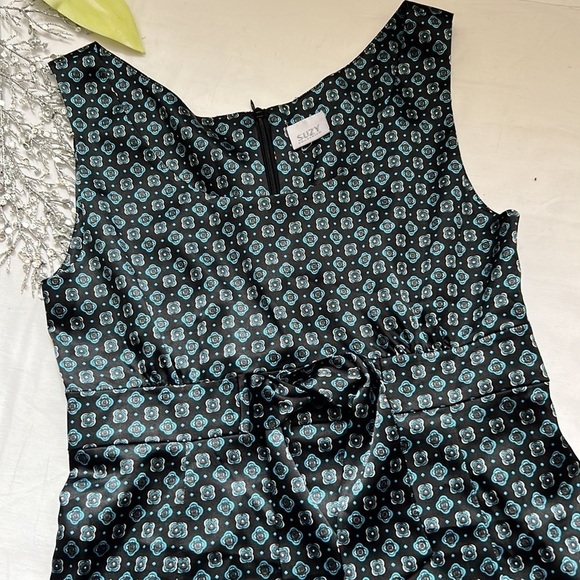 ⭐️SUZY Shier Satin Dress⭐️ - Picture 2 of 4